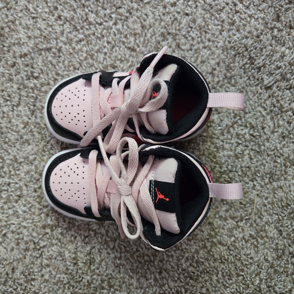 Pink Baby (5C) Air Jordan Nike shoes - Picture 2 of 5